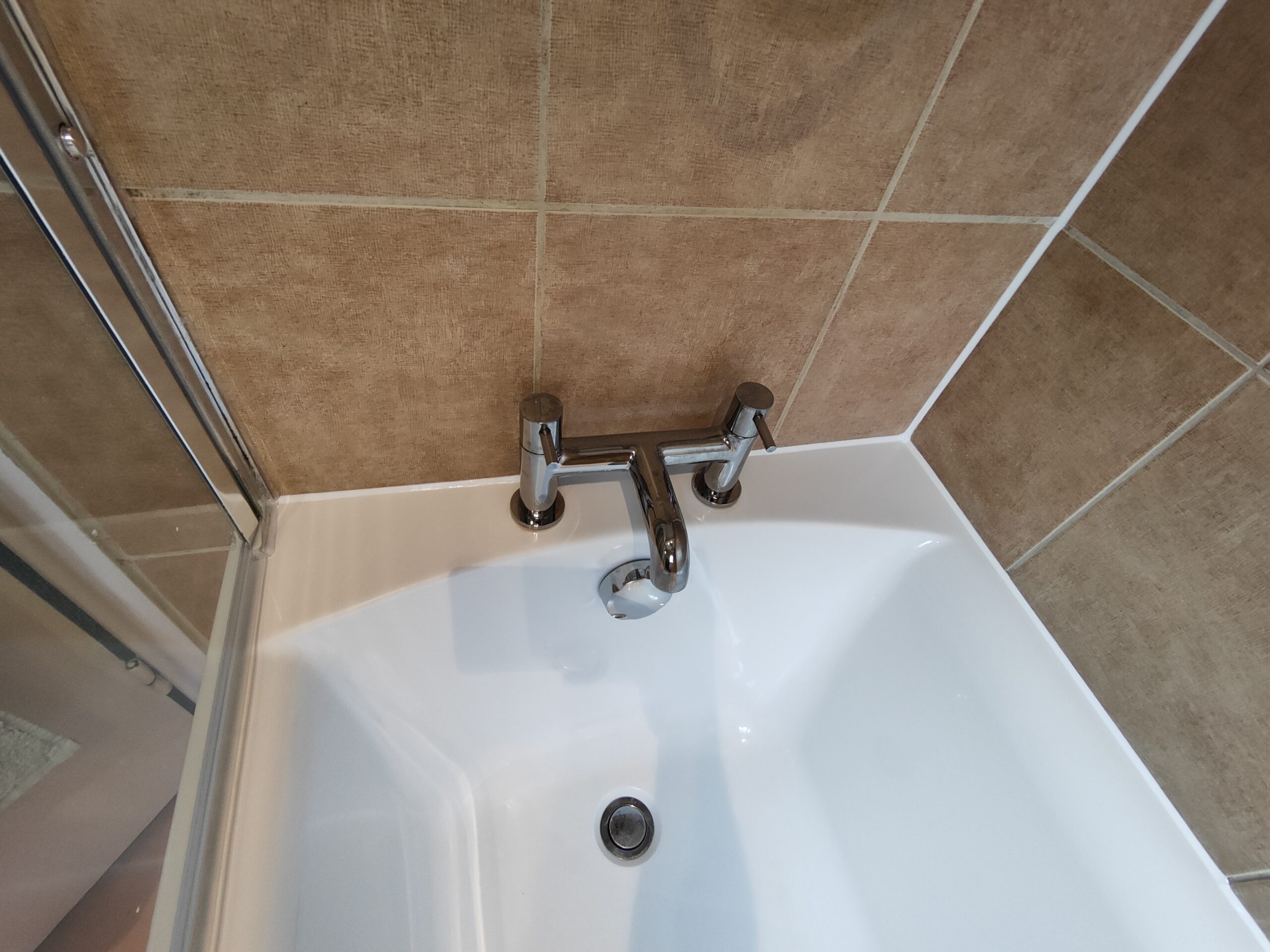 Perfectly replaced sealant in bathroom