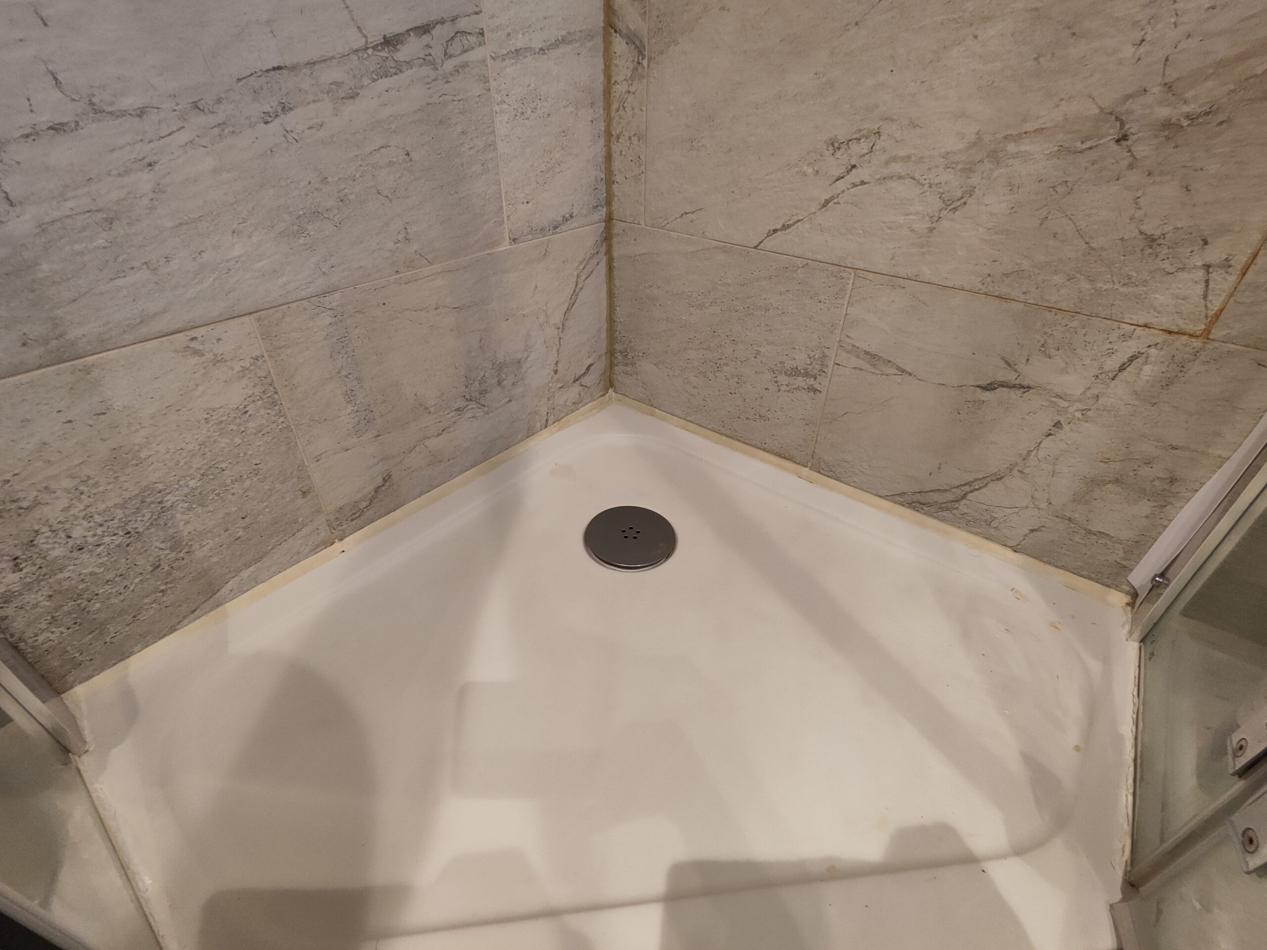 shower tray before mastic renewal