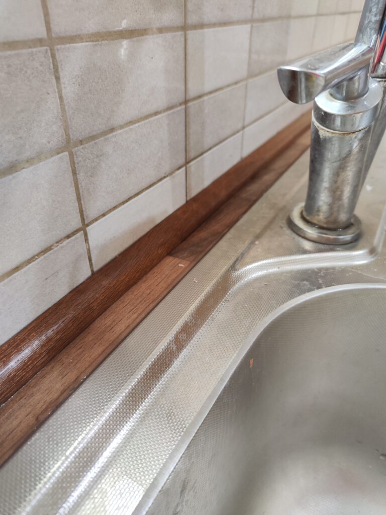 We also provide wet room sealing and mould-resistant kitchen resealing services across Sandhurst and surrounding areas throughout Berkshire, Surrey and Hampshire.