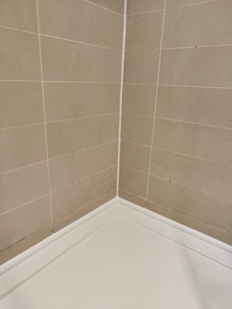 Mould-Resistant Bathroom Silicone Specialists - Many customers across Berkshire, Surrey and Hampshire contact Dr Sealant after previous sealant work starts cracking, peeling or developing black mould again.